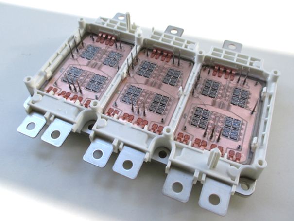 Power modules with power transistors finalized for inverter application